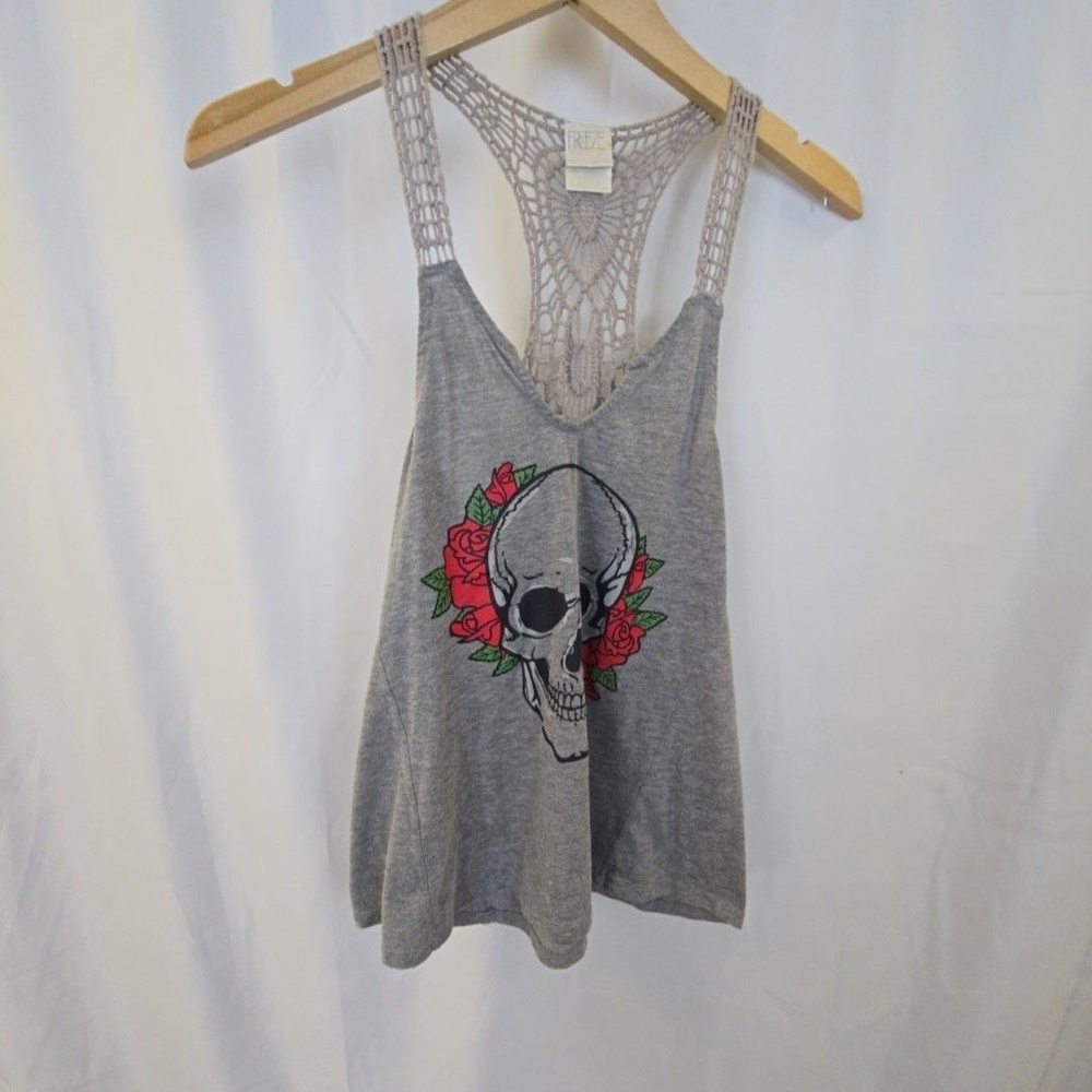 Freeze Tank Top Womens Medium Gray Skull Roses Graphic Crochet Racerback Gothic